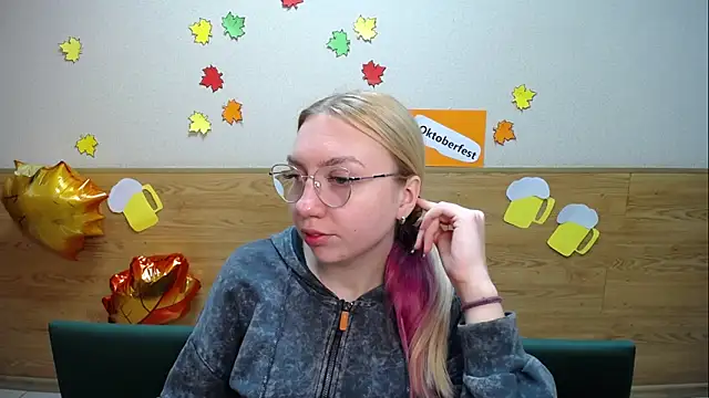 Snapshot of BeatriceFly chatting on September 19, 11:55 am BeatriceFly online show from September 19, 11:55 am