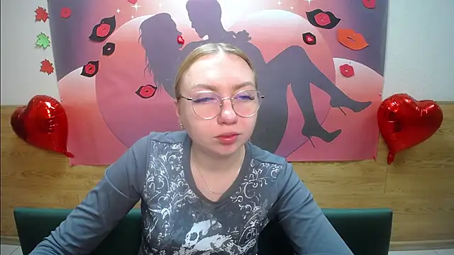 Snapshot of BeatriceFly chatting on October 4, 5:49 am BeatriceFly online show from October 4, 5:49 am