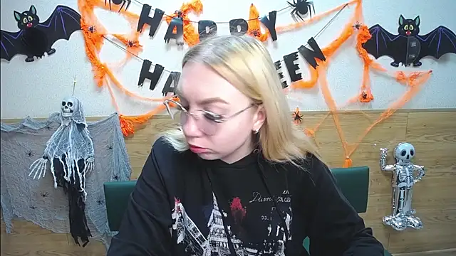 Snapshot of BeatriceFly chatting on October 21, 12:50 pm BeatriceFly online show from October 21, 12:50 pm