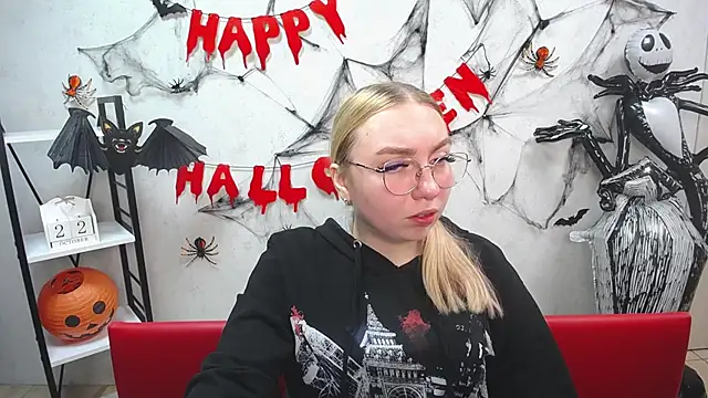 Snapshot of BeatriceFly chatting on October 22, 12:27 pm BeatriceFly online show from October 22, 12:27 pm