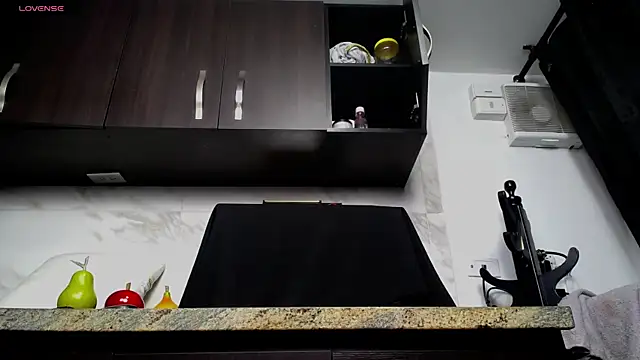 iniyalaboni online show from October 3, 8:06 pm