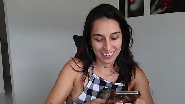 tammyandrade  online show from February 25, 9:35 pm