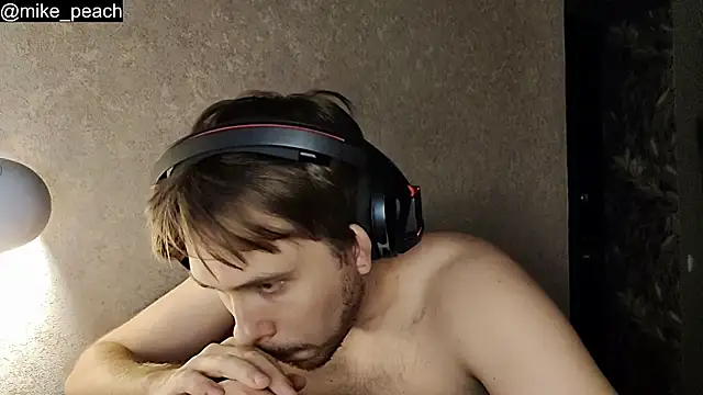 Snapshot of mike_peach chatting on November 23, 10:20 pm mike peach online show from November 23, 10:20 pm