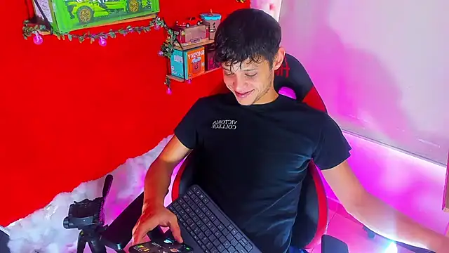 LilOwen  online show from September 13, 7:13 pm