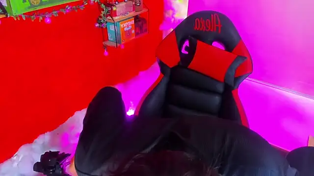 LilOwen  online show from September 15, 5:13 pm