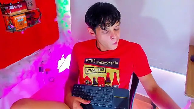 LilOwen  online show from September 26, 8:13 pm