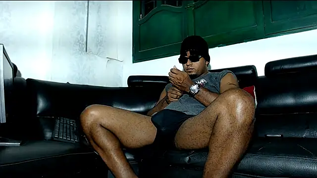 Deleon1995 online show from December 17, 4:01 am