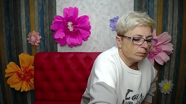 EmiliaGree online show from September 13, 5:02 pm