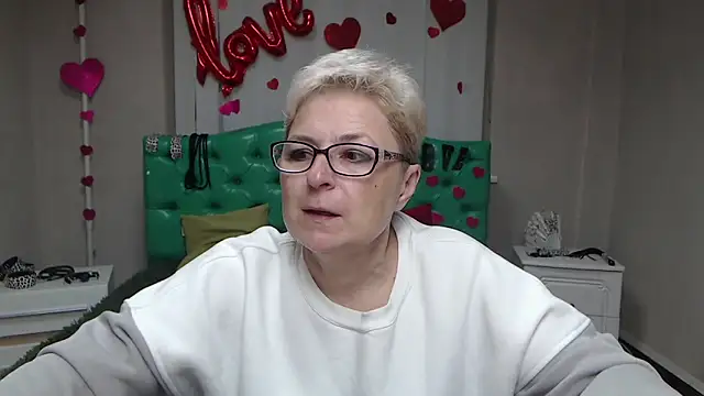 EmiliaGree online show from September 27, 5:07 pm