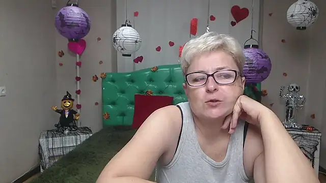 EmiliaGree online show from November 1, 6:21 pm