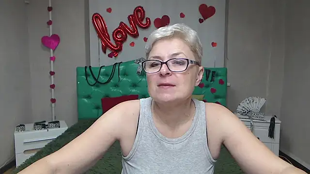 EmiliaGree online show from November 16, 6:13 pm