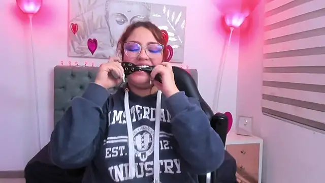 Camiila Osorio online show from February 14, 8:42 am