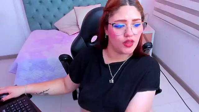 Camiila Osorio online show from March 12, 6:40 am