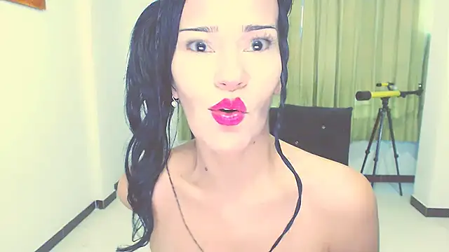 Snapshot of Stephanie520 chatting on September 24, 11:24 am Stephanie520 online show from September 24, 11:24 am