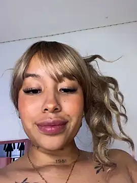 Snapshot of MarieLeon chatting on March 22, 11:09 pm MarieLeon online show from March 22, 11:09 pm