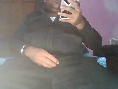 Snapshot of boyplay1000 chatting on December 15, 4:33 pm boyplay1000 online show from December 15, 4:33 pm