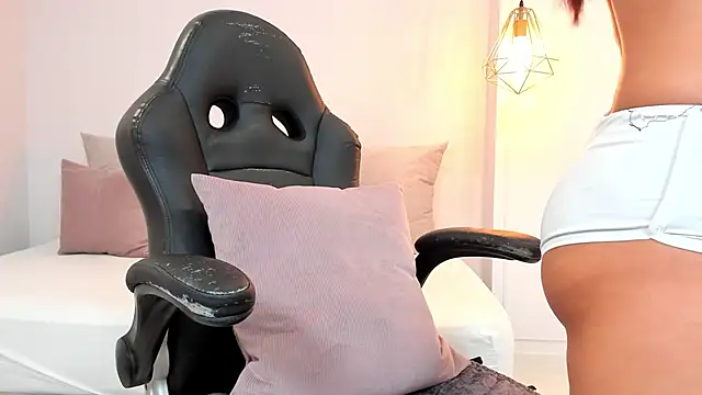 anny tayloor online show from December 11, 5:15 pm