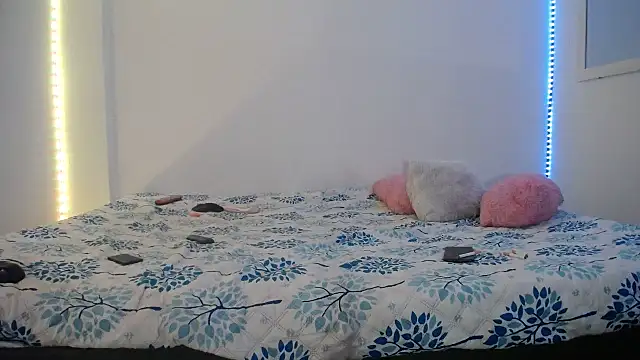 Laurenkenner  online show from February 13, 4:17 pm