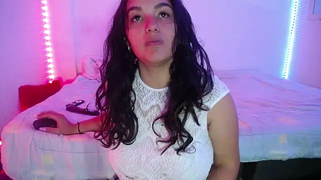 Laurenkenner  online show from March 13, 5:07 pm