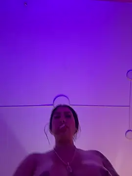 kiim taaylor online show from February 22, 2:52 pm