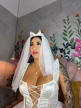 kiim taaylor online show from October 14, 7:25 pm