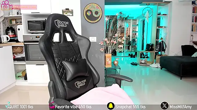 AmySuperHeroes online show from February 10, 9:14 am