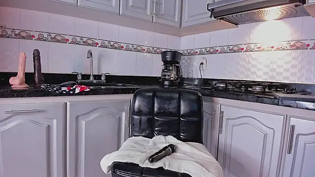 miamiller69 online show from February 8, 8:09 am