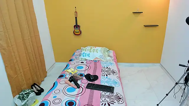 evaleribigtits18 online show from January 12, 1:53 am