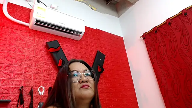 evaleribigtits18 online show from February 3, 2:47 am