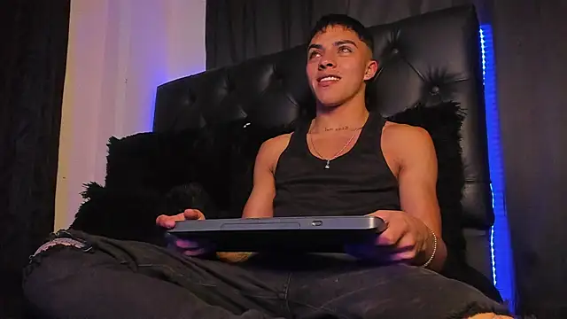 James1lee  online show from December 24, 2:54 am