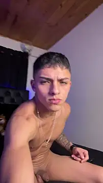 James1lee  online show from October 31, 4:46 am