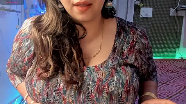 Gulabi Queen online show from February 2, 3:39 pm