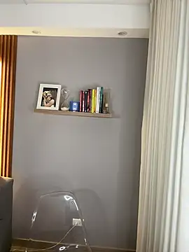 FridaKlein online show from March 4, 11:32 pm