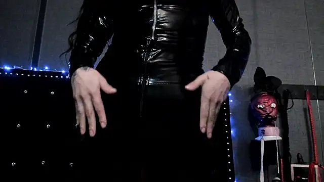 Snapshot of LusstCruella chatting on January 15, 8:16 pm LusstCruella online show from January 15, 8:16 pm