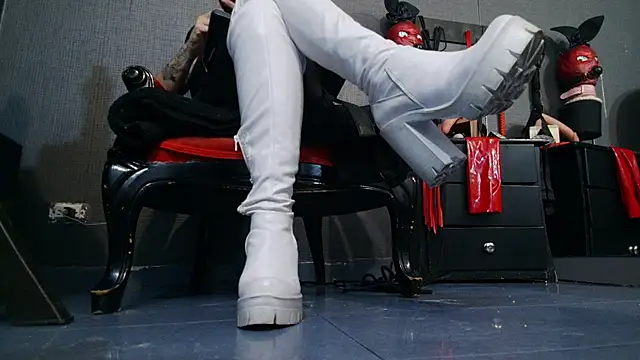 Snapshot of LusstCruella chatting on February 13, 5:11 pm LusstCruella online show from February 13, 5:11 pm