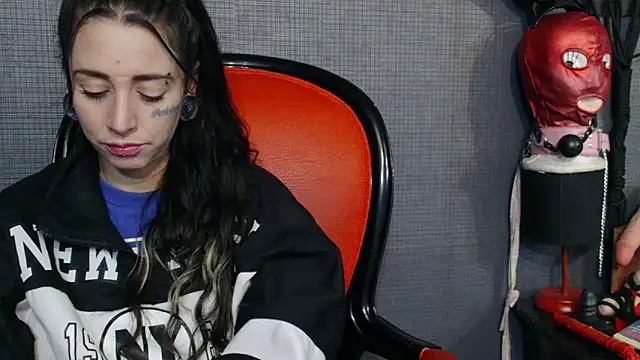 Snapshot of LusstCruella chatting on March 2, 5:36 pm LusstCruella online show from March 2, 5:36 pm