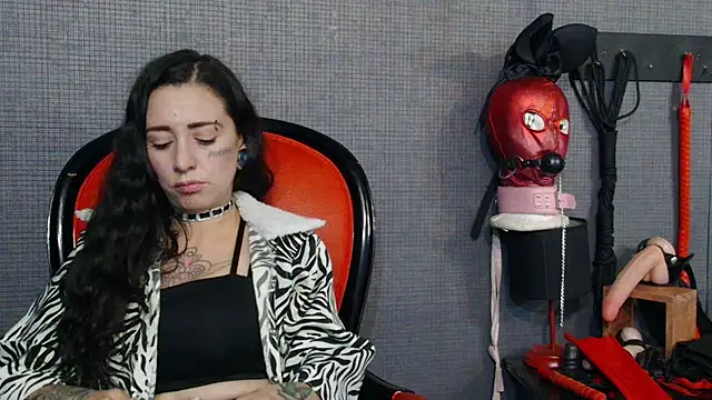 Snapshot of LusstCruella chatting on March 3, 7:06 pm LusstCruella online show from March 3, 7:06 pm