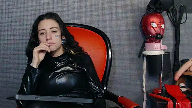 Snapshot of LusstCruella chatting on March 4, 6:50 pm LusstCruella online show from March 4, 6:50 pm