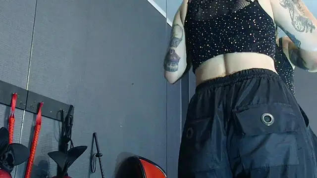 Snapshot of LusstCruella chatting on March 21, 8:08 pm LusstCruella online show from March 21, 8:08 pm