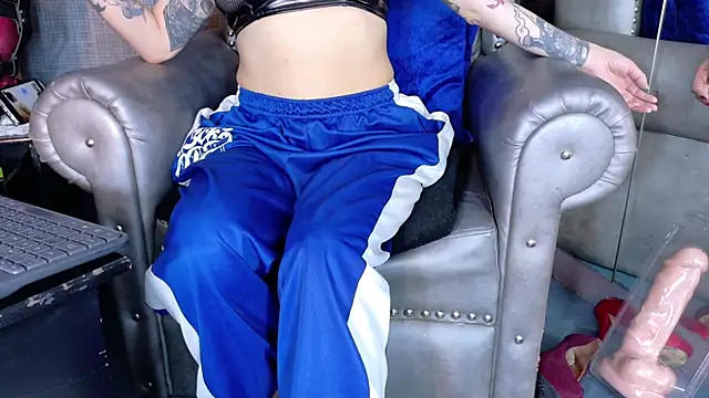 Snapshot of LusstCruella chatting on October 22, 1:22 pm LusstCruella online show from October 22, 1:22 pm