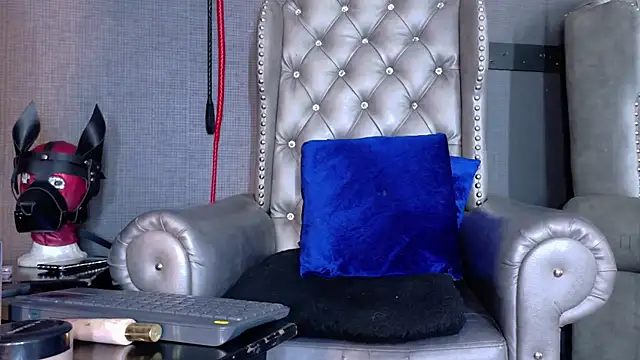 Snapshot of LusstCruella chatting on October 24, 1:24 am LusstCruella online show from October 24, 1:24 am