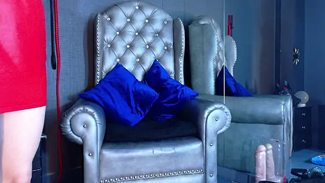 Snapshot of LusstCruella chatting on November 22, 2:10 am LusstCruella online show from November 22, 2:10 am