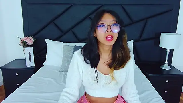 Yommi Winx online show from February 7, 3:45 am