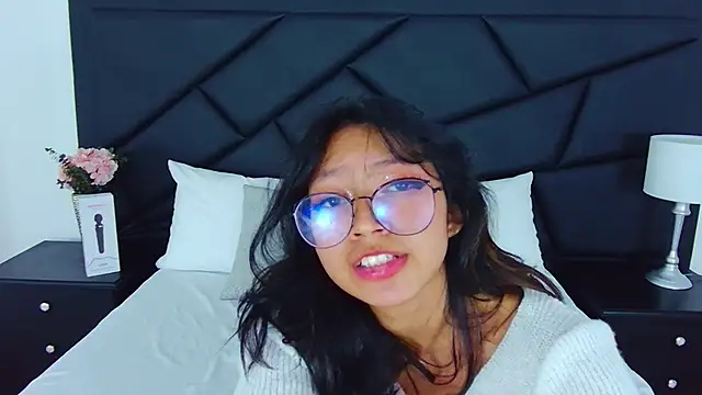 Yommi Winx online show from February 7, 6:45 am