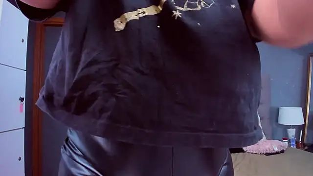 AmyCubes online show from February 13, 2:20 pm