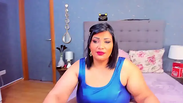 AmyCubes online show from February 21, 9:32 pm