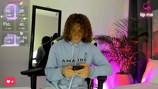 All3ssandr0 online show from December 4, 1:03 am