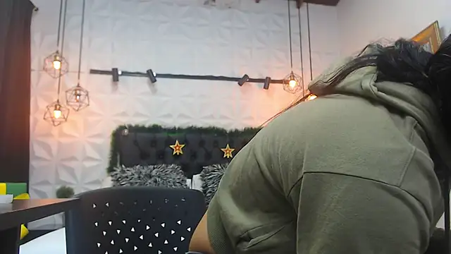 Alison Wiley online show from December 23, 11:47 am