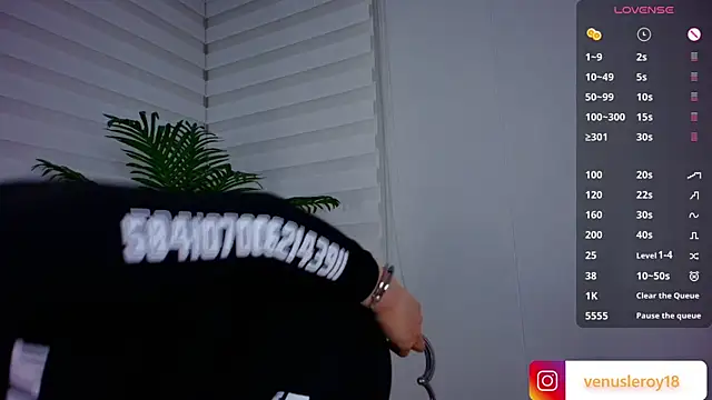 Snapshot of venusleroy_ chatting on January 21, 3:26 am venusleroy online show from January 21, 3:26 am