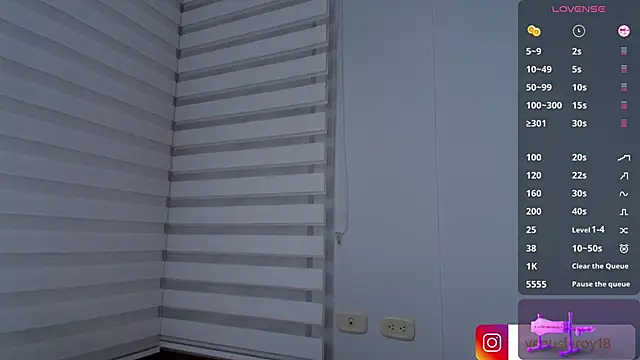 Snapshot of venusleroy_ chatting on February 10, 12:41 am venusleroy online show from February 10, 12:41 am